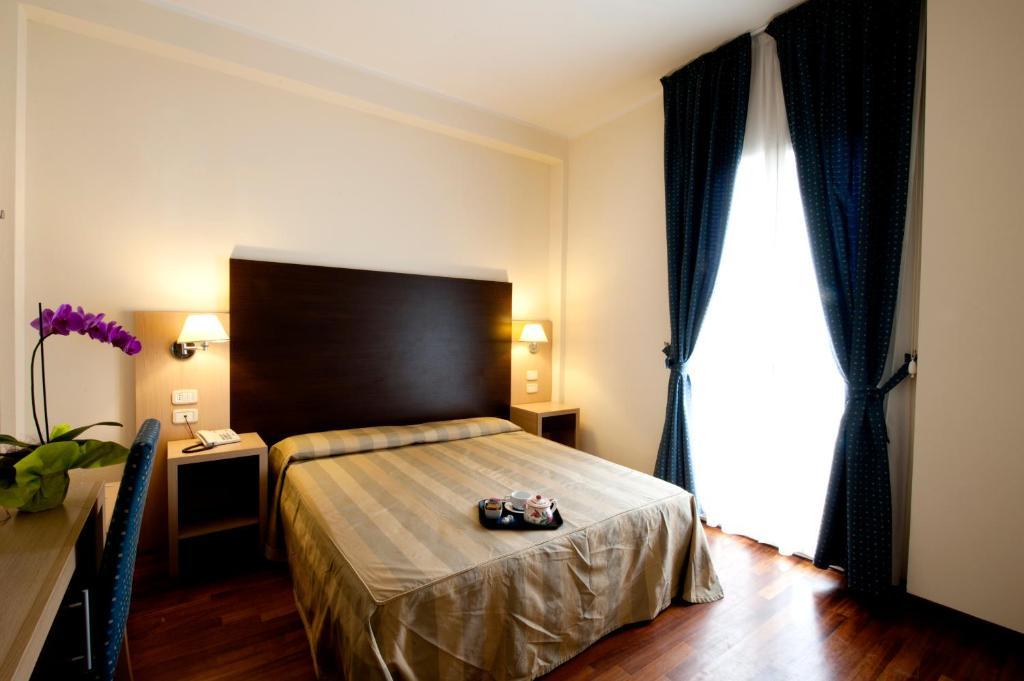 Hotel Royal بيزارو الغرفة الصورة